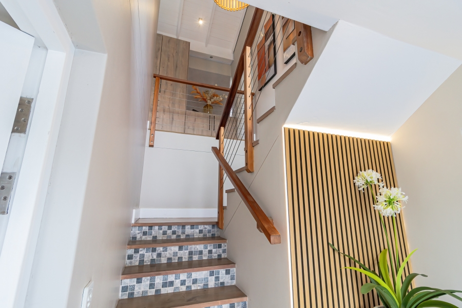 4 Bedroom Property for Sale in Pearl Bay Western Cape